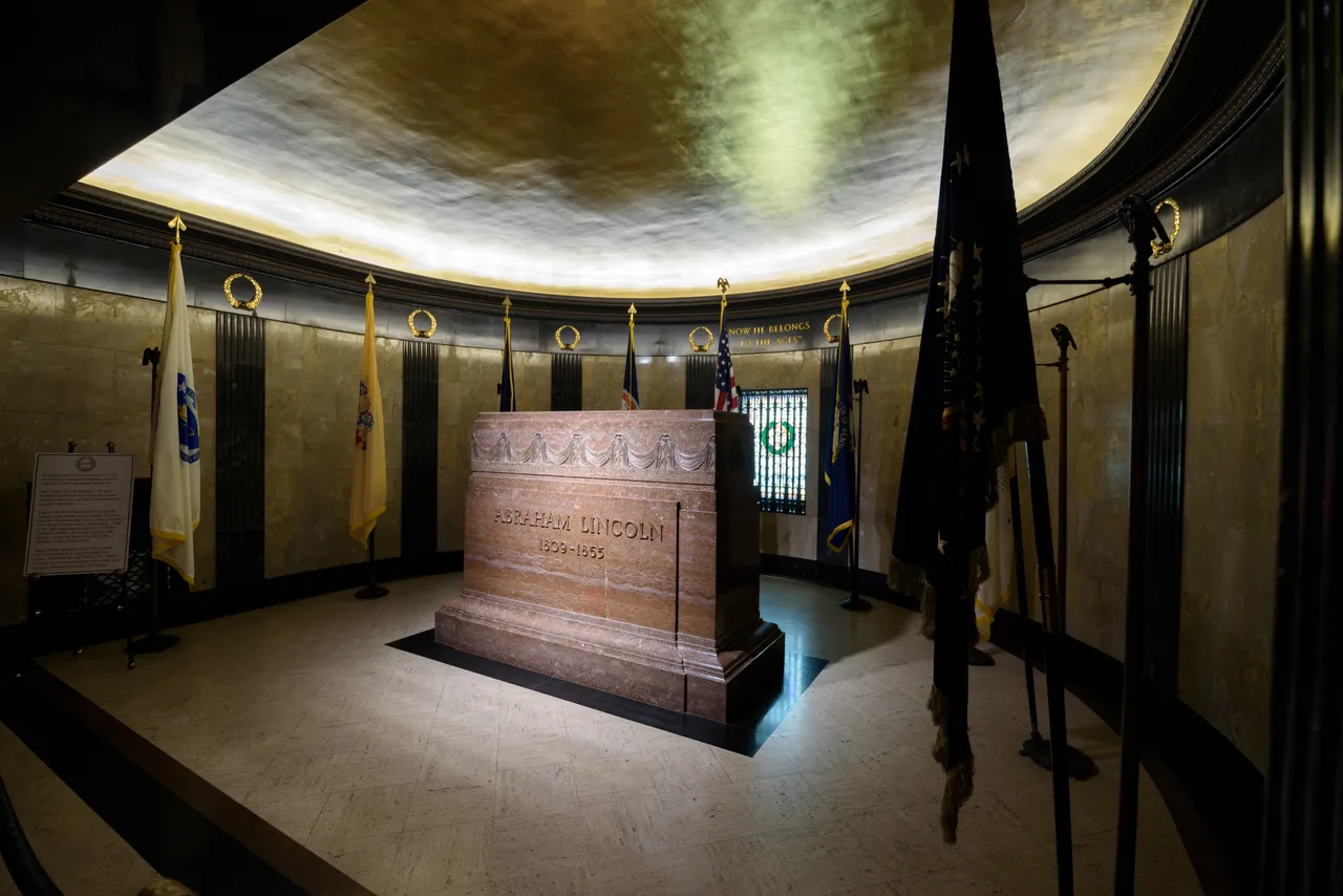 Lincoln Family Tomb