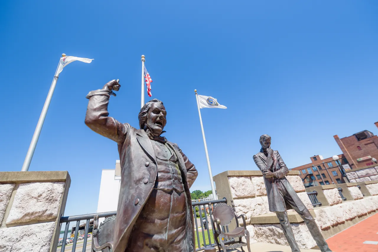 Lincoln-Douglas Statues