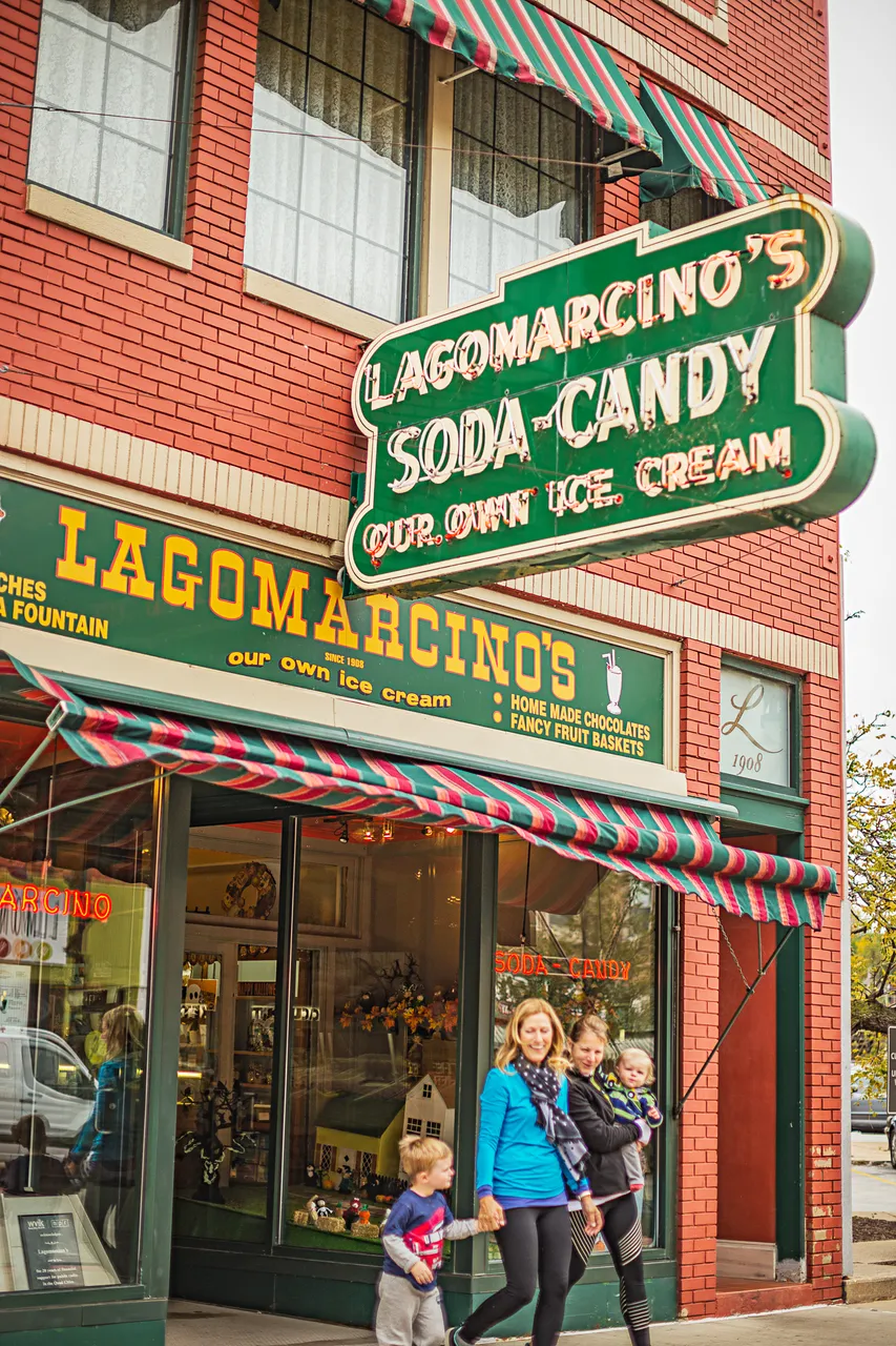 Lagomarcino's, Moline