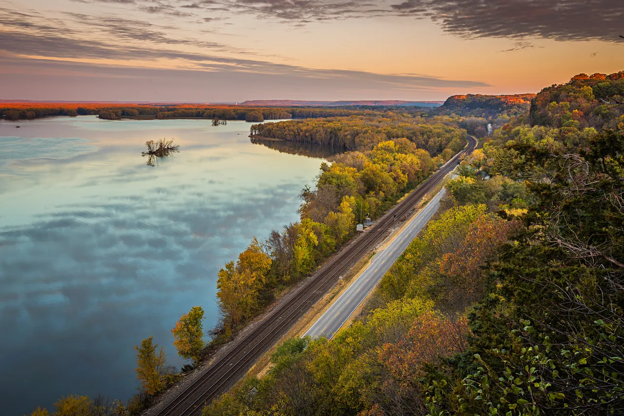Great River Road in the Fall