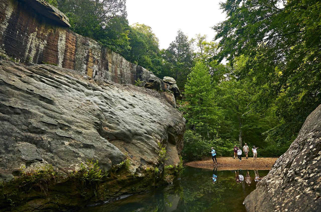 Illinois Office of Tourism Image Library - Devils Backbone_Bell Smith ...