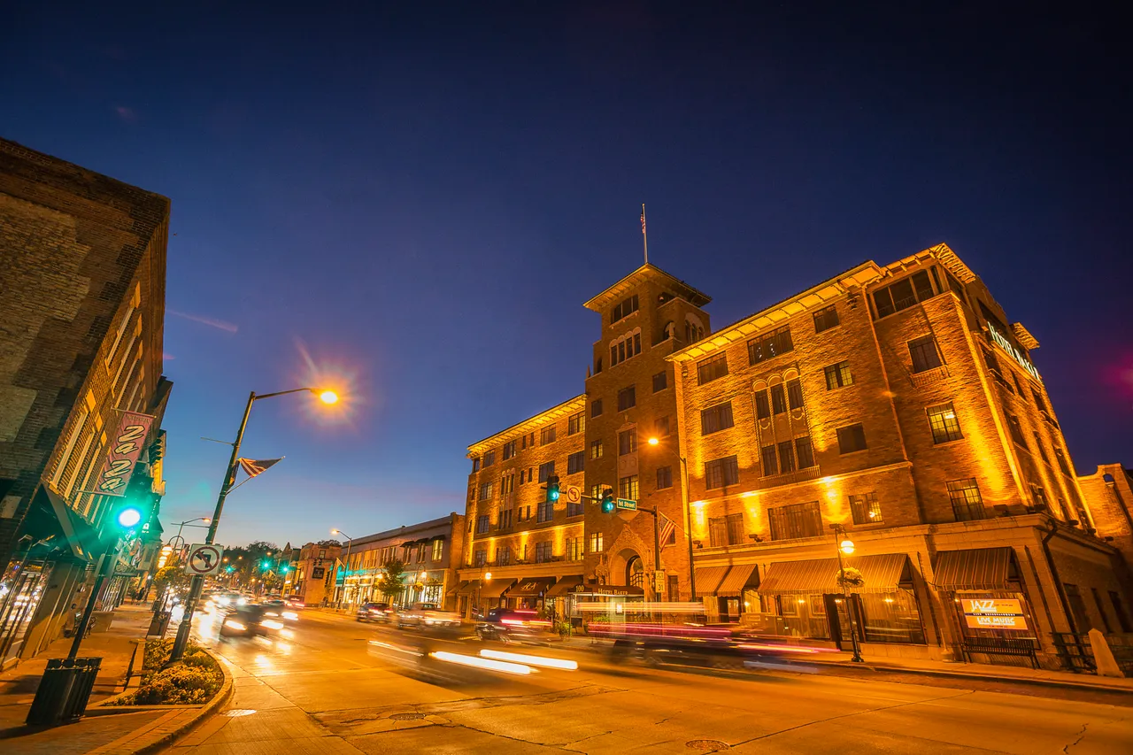 Hotel Baker_St Charles_Beyond