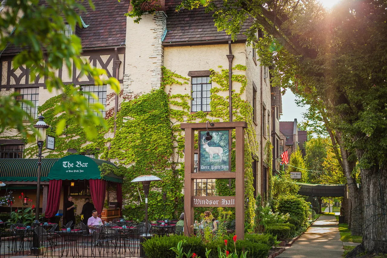 Deer Path Inn_Lake Forest_Beyond
