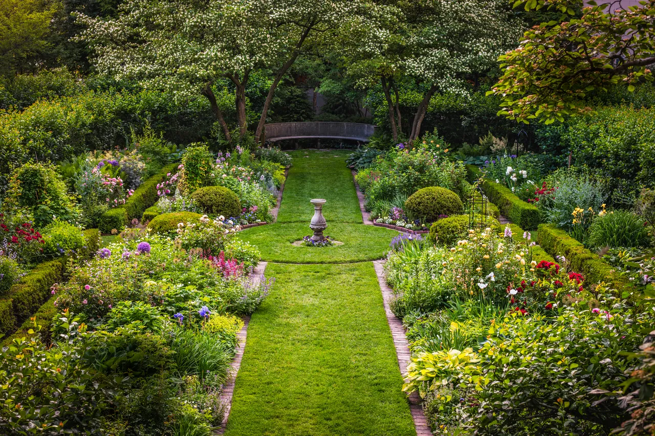 The Shakespeare Garden Northwestern University_Evanston_Beyond