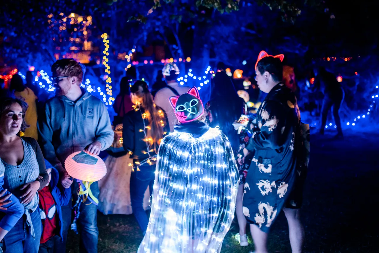 Neon glow costume - 4
