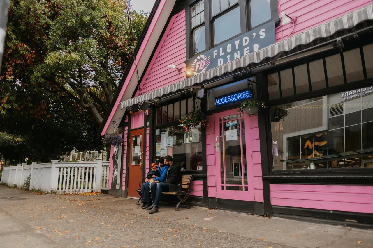 Storefronts - 14 - Floyd's Diner - Victoria