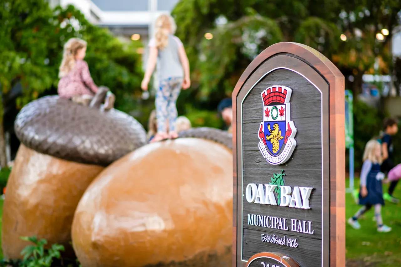 Establishment signage - 6 - Oak Bay