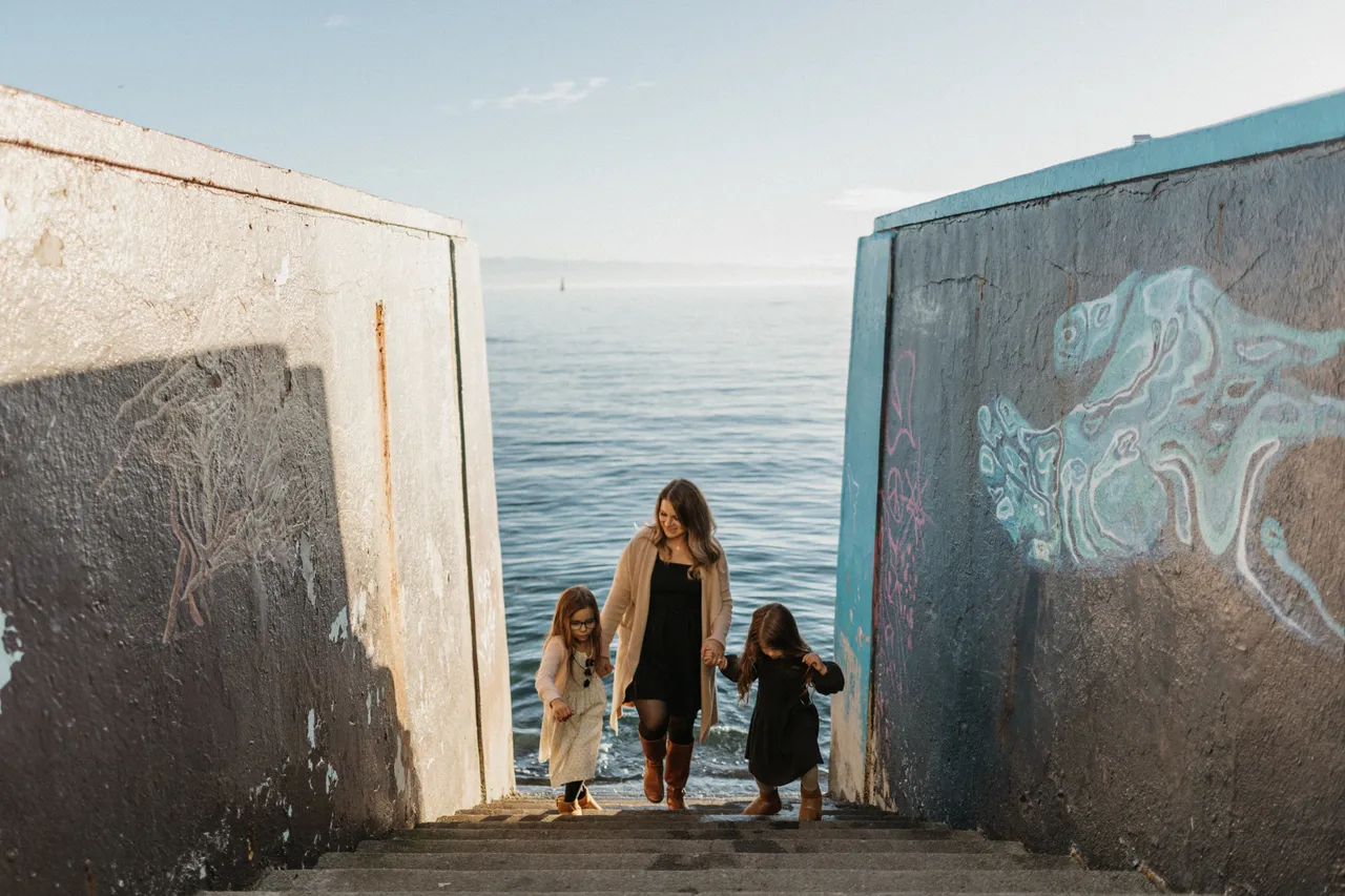 Family by ocean - 24 - Beacon Hill
