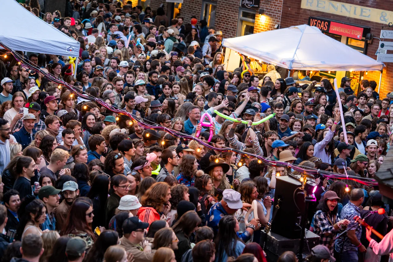 Fernwood Crowd at Concert 2