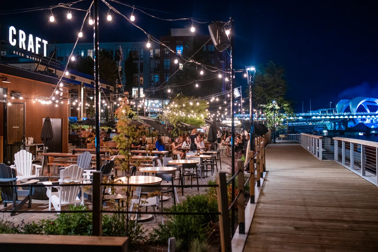 Restaurant at night - 2 - Victoria