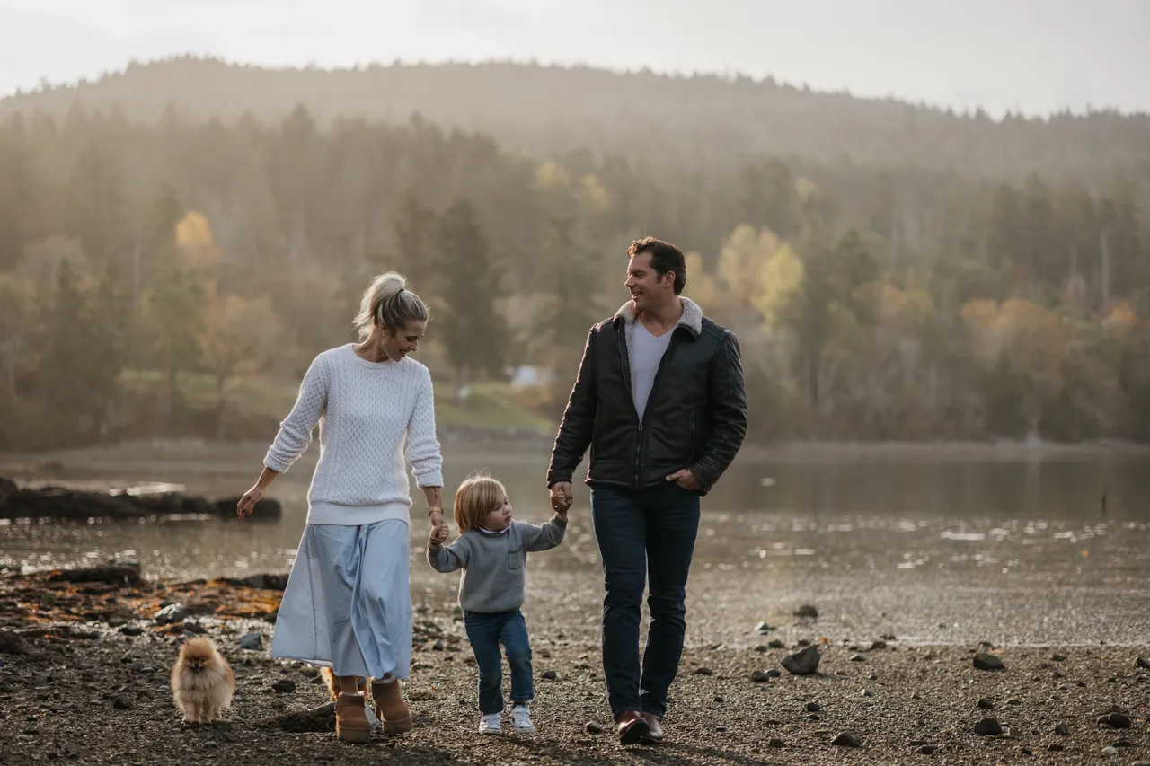 Family by ocean - Coles Bay - North Saanich