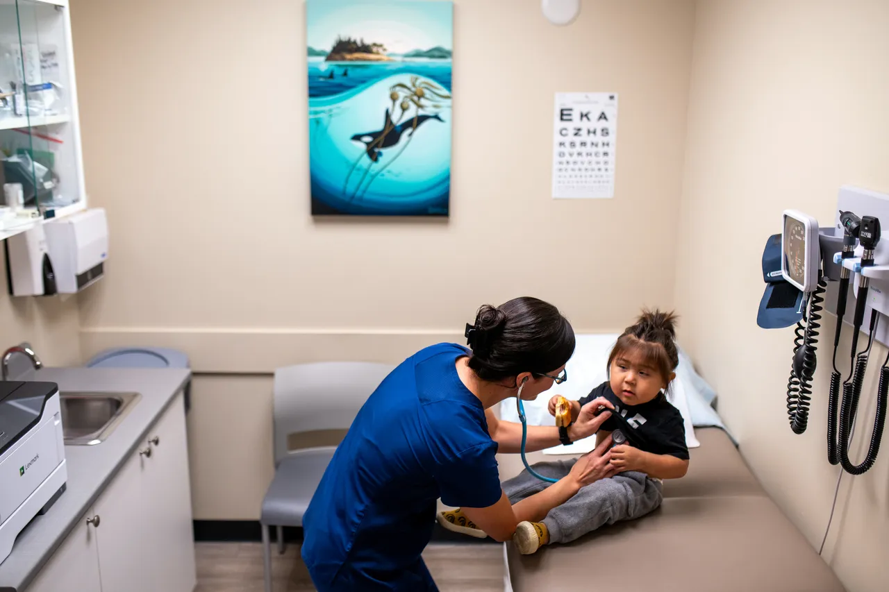 Doctor with patient - Dr. Sienna Bourdon - 6