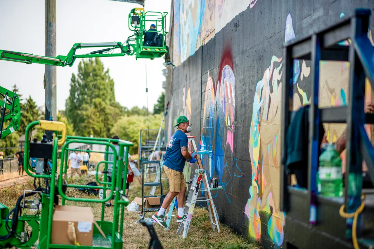 Street artist - 13
