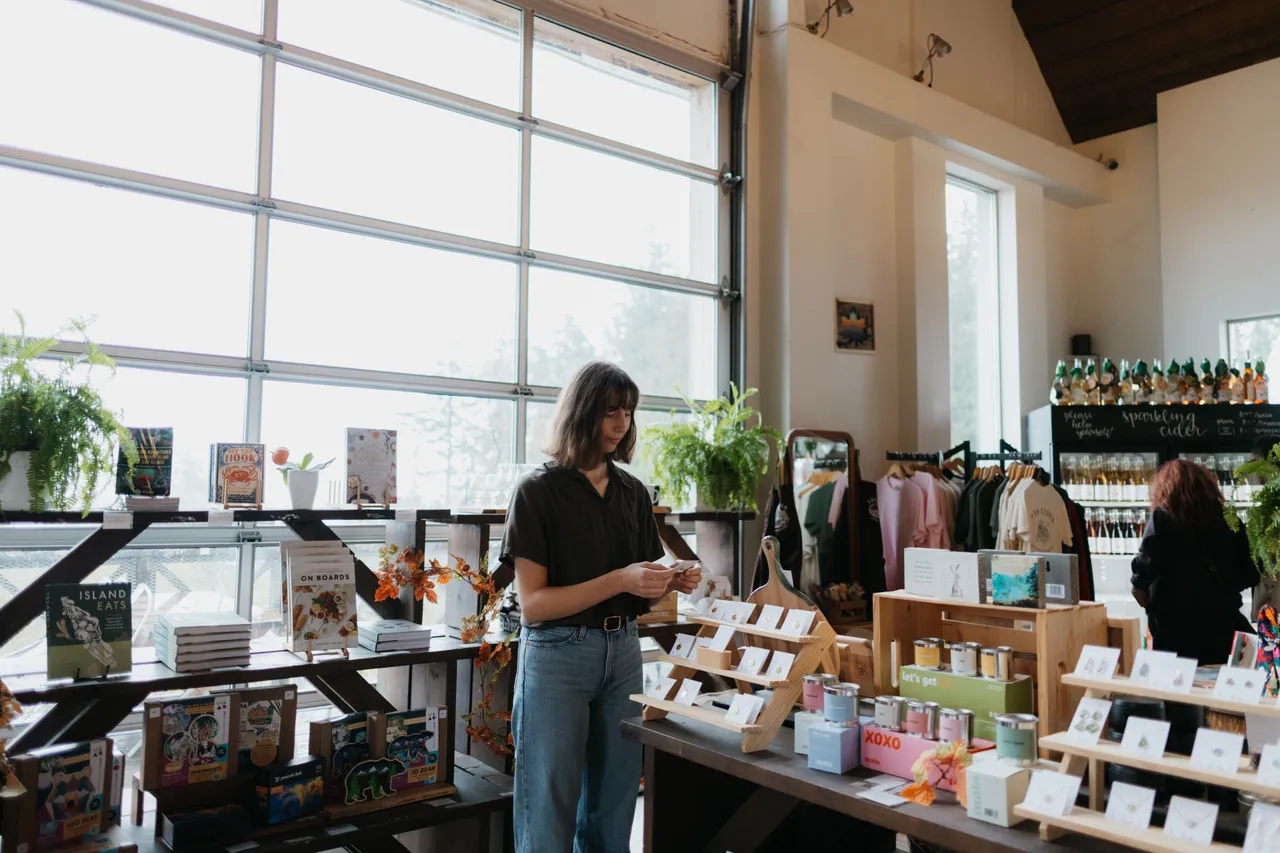 People in market - 2 - Junction Orchard & Cidery - Victoria