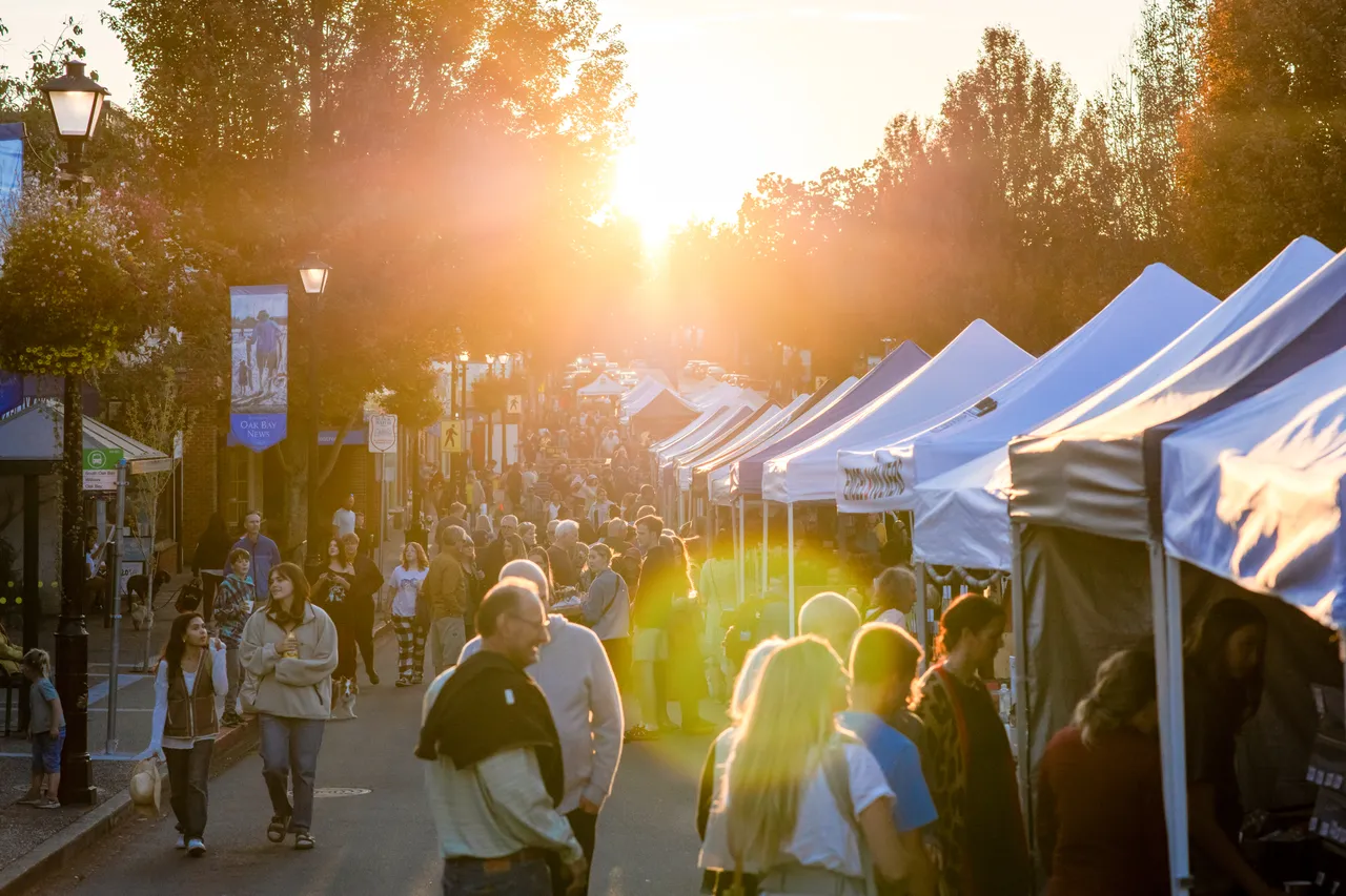 Street market - 3 - Oak Bay