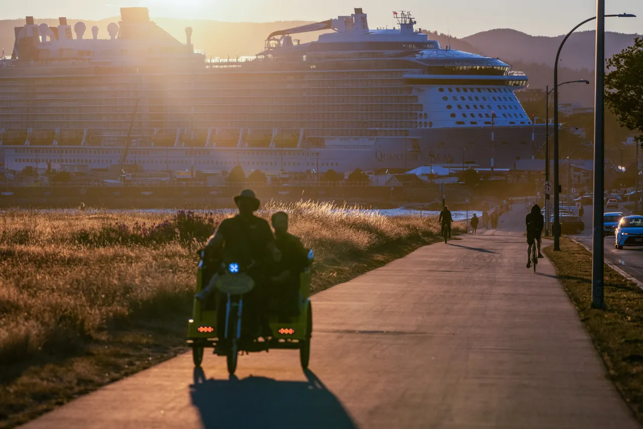 People by ferry - 3