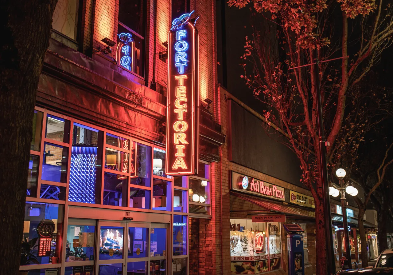 Storefront at night - 5 - Fort Tectoria - Victoria