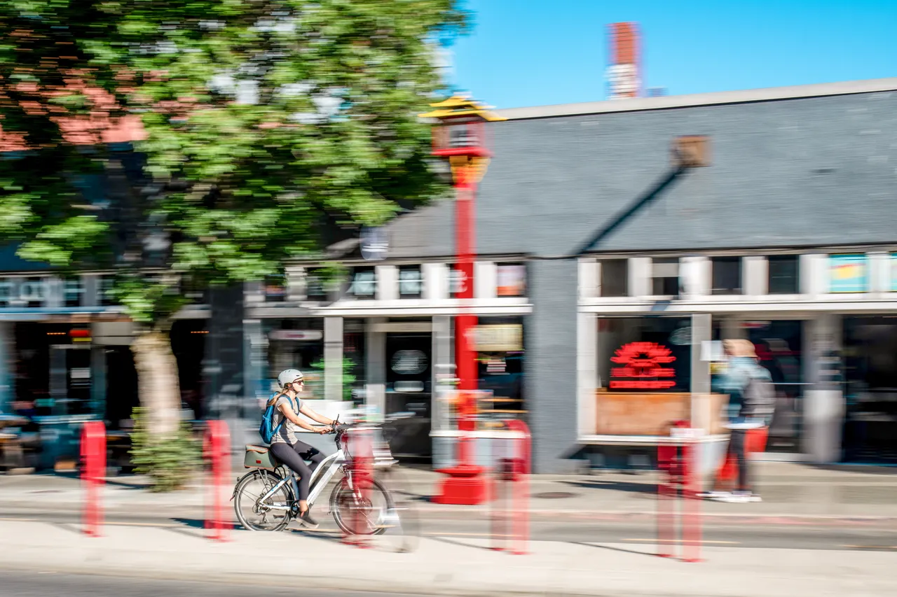 Woman cycling - Victoria