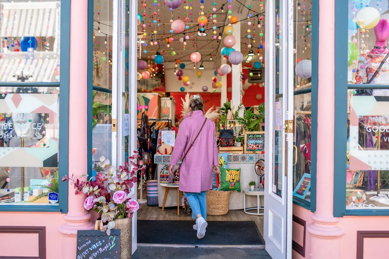 Woman entering store - Victoria