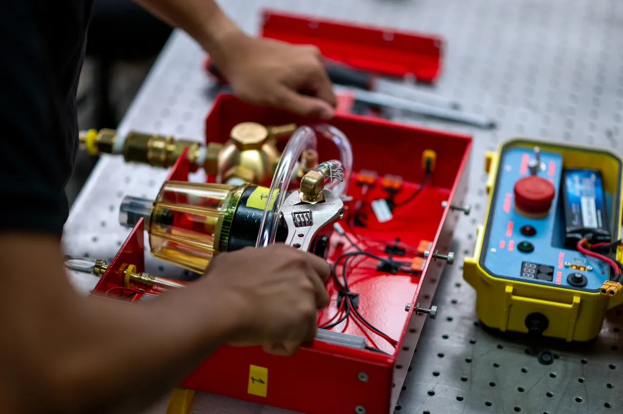 Using equipment - 1 - UVIC Aerospace Lab - Victoria