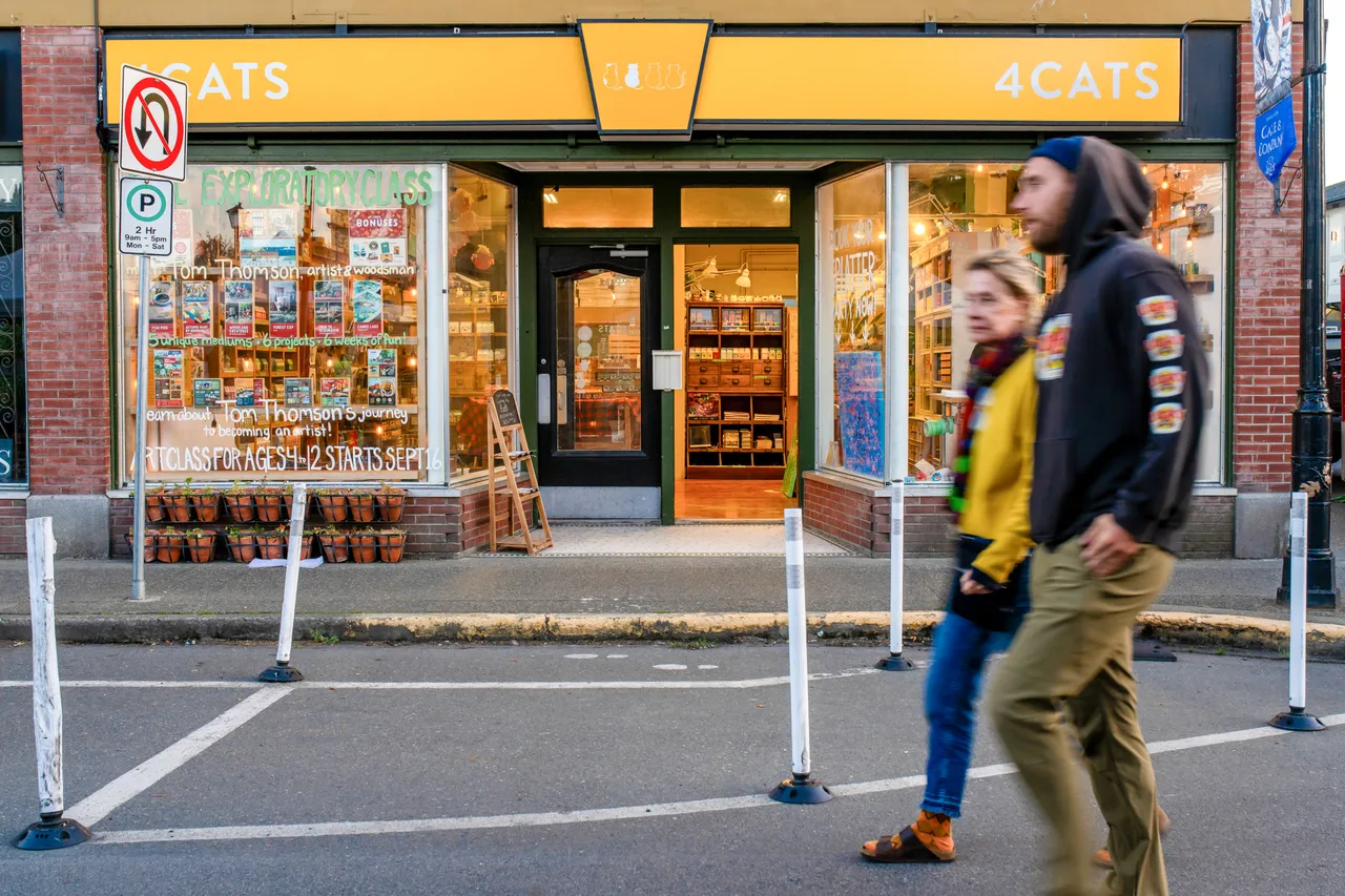 Storefronts - 10 - 4cats - Victoria