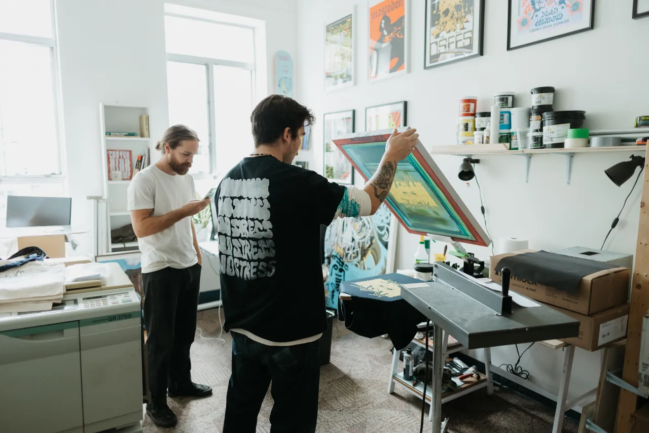 Men silk screen printing - 1 - VIVA Art Collective