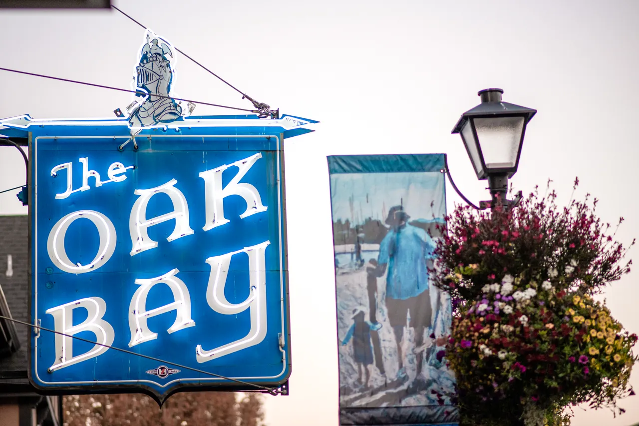 Oak Bay Sign - Oak Bay