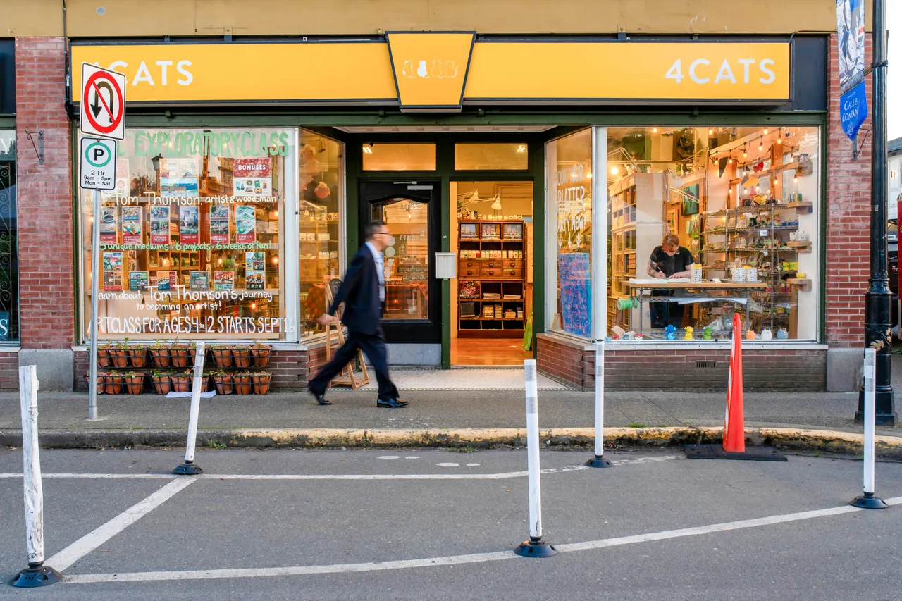 Storefronts - 11 - 4cats - Victoria