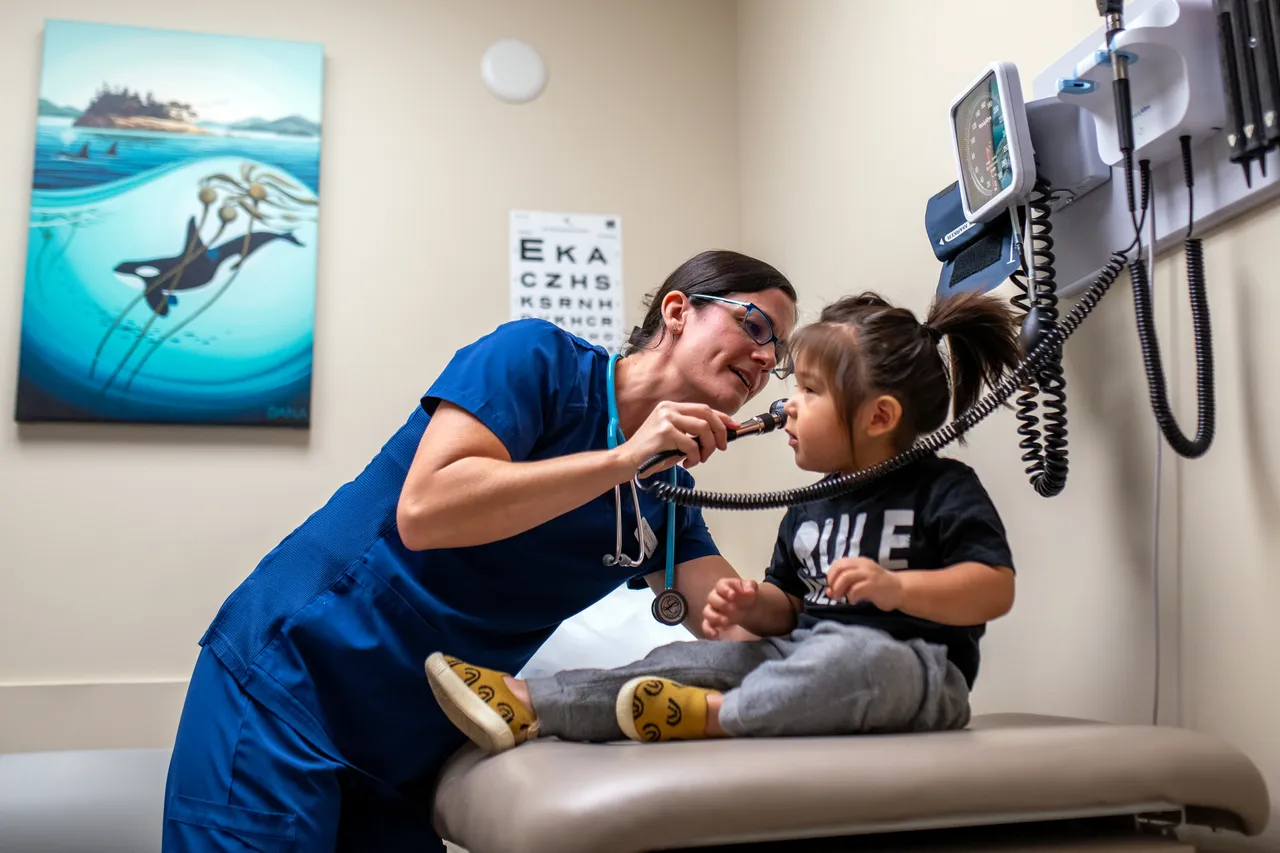 Doctor with patient - Dr. Sienna Bourdon - 3