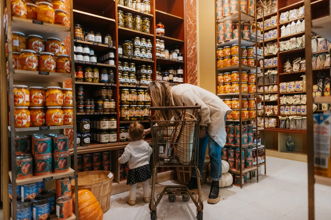 Family in market - 5