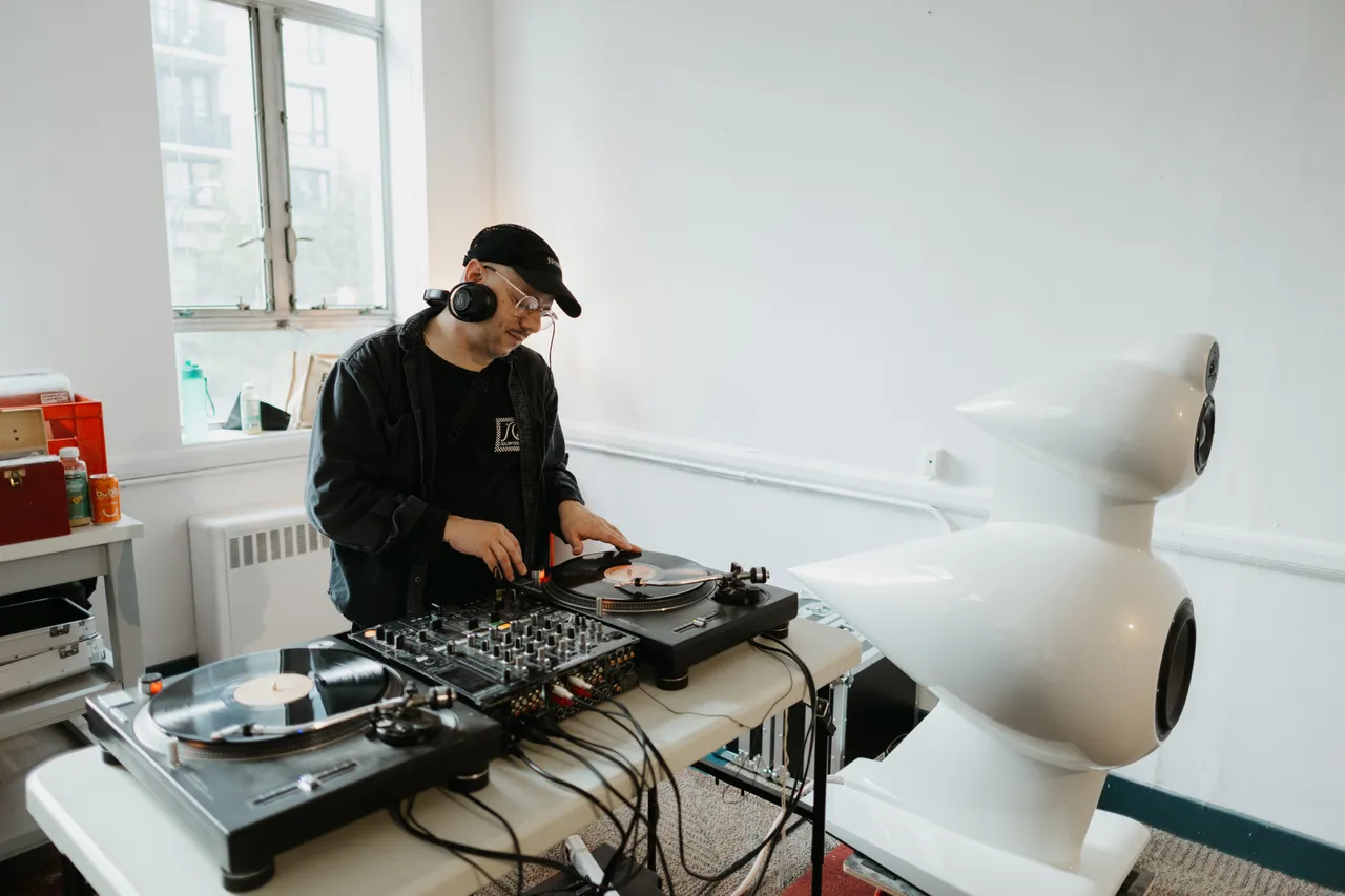 DJ with equipment - 4 - VIVA Art Collective