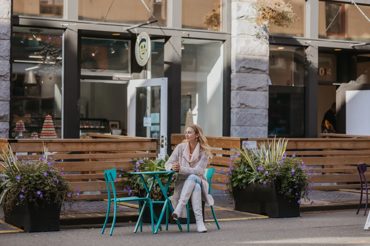 People on restaurant patio - 19 - Pagliacci's - Victoria