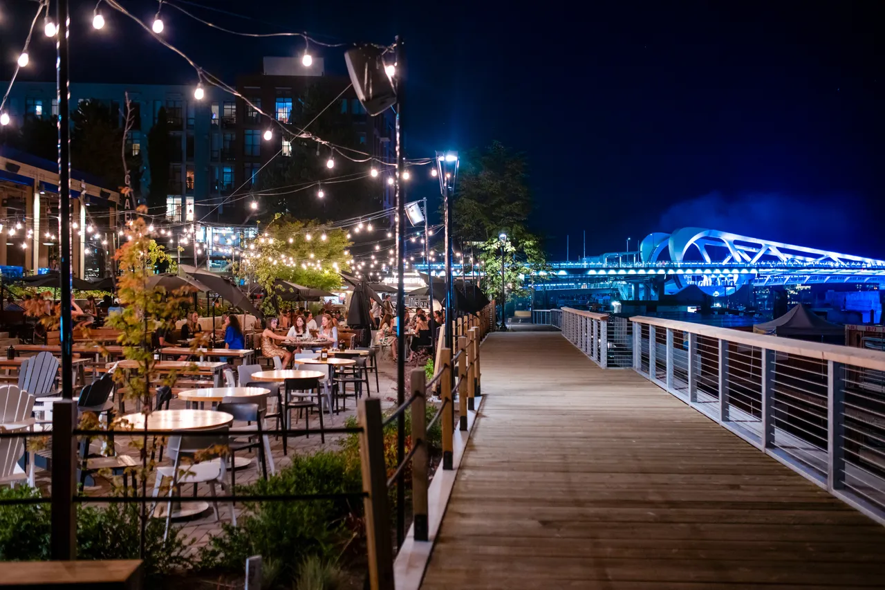 Restaurant at night - 3 - Victoria