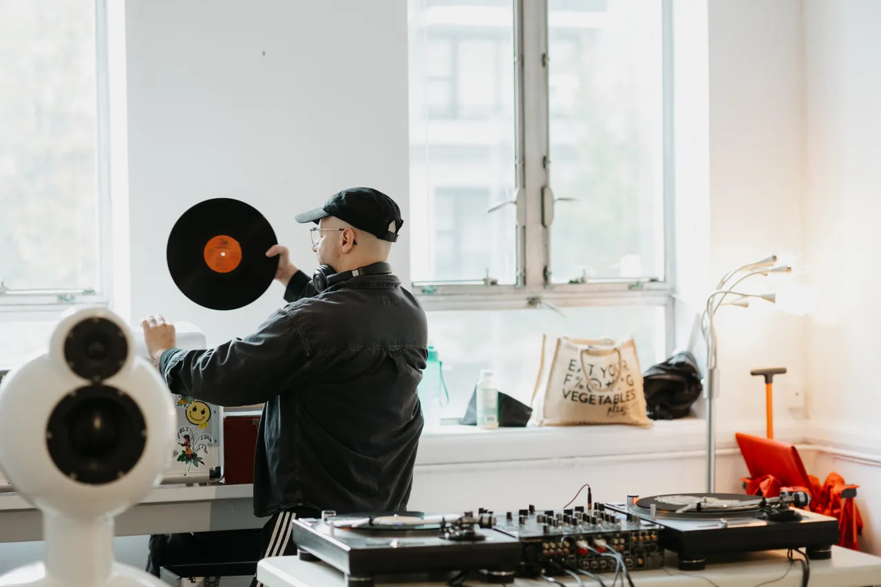 DJ with equipment - 3 - VIVA Art Collective