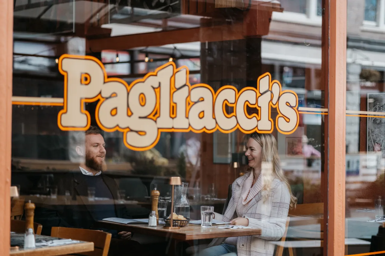 People at restaurants - 9 - Pagliacci's - Victoria