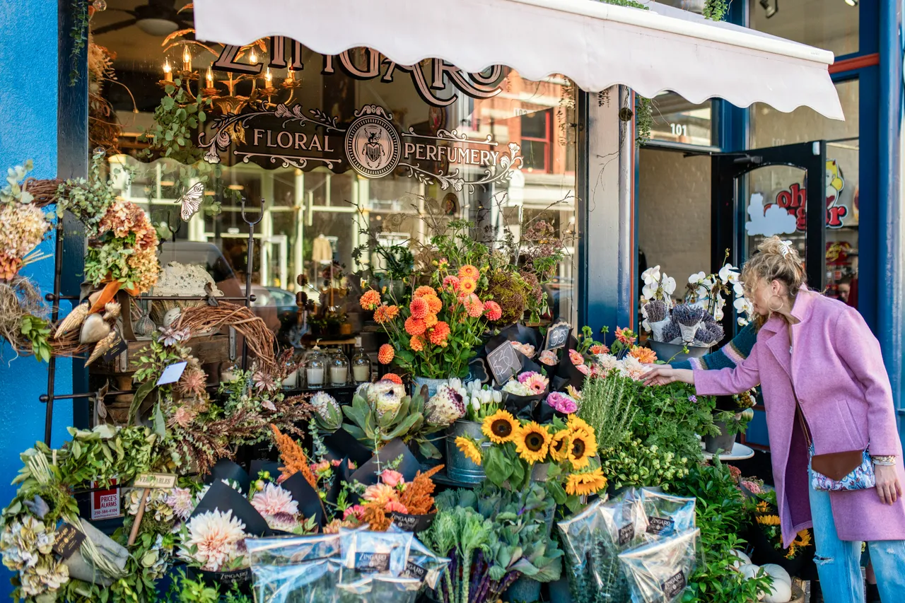 Woman at flower shop - Victoria