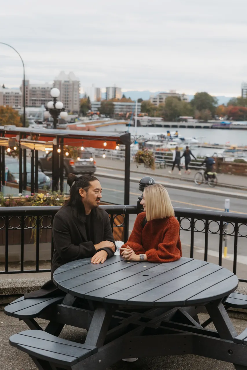 Couple in downtown - 2 - Victoria