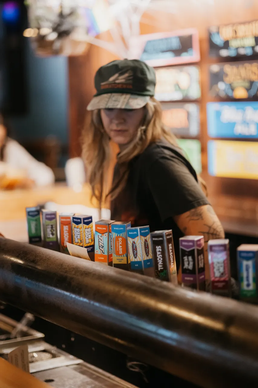 Woman behind bar - 1 - Phillips - Victoria
