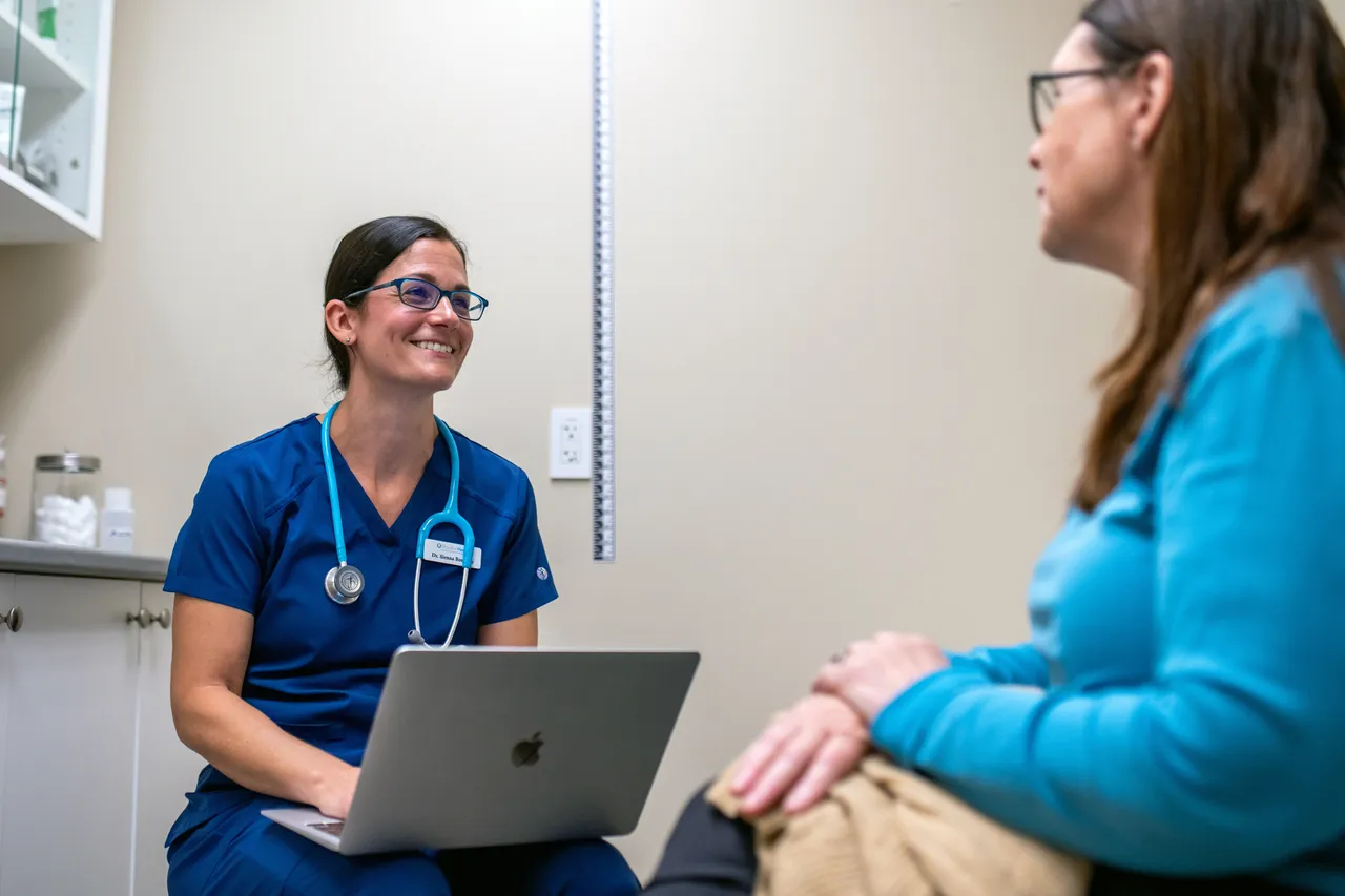 Doctor with patient - Dr. Sienna Bourdon - 2