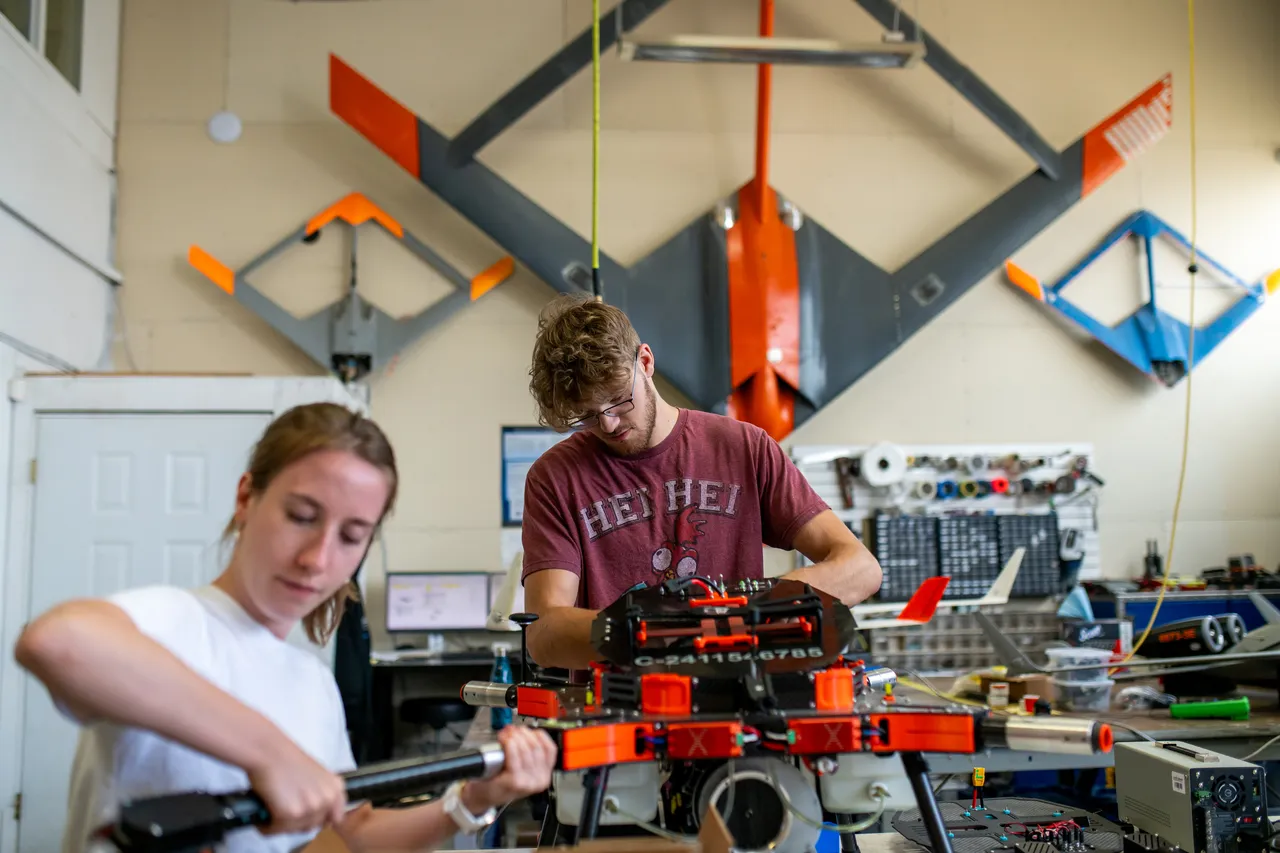 Using equipment - 4 - UVIC Aerospace Lab - Victoria