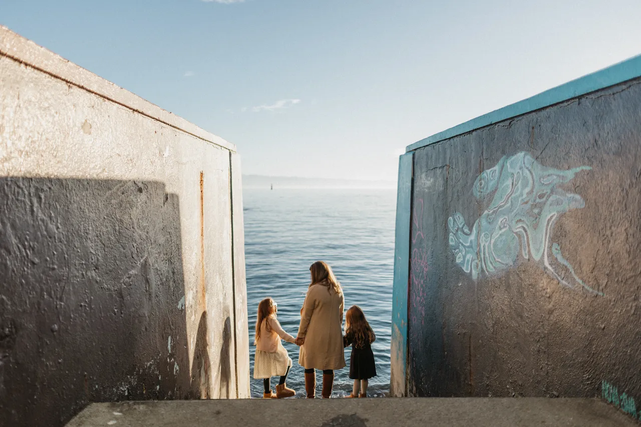 Family by ocean - 25 - Beacon Hill