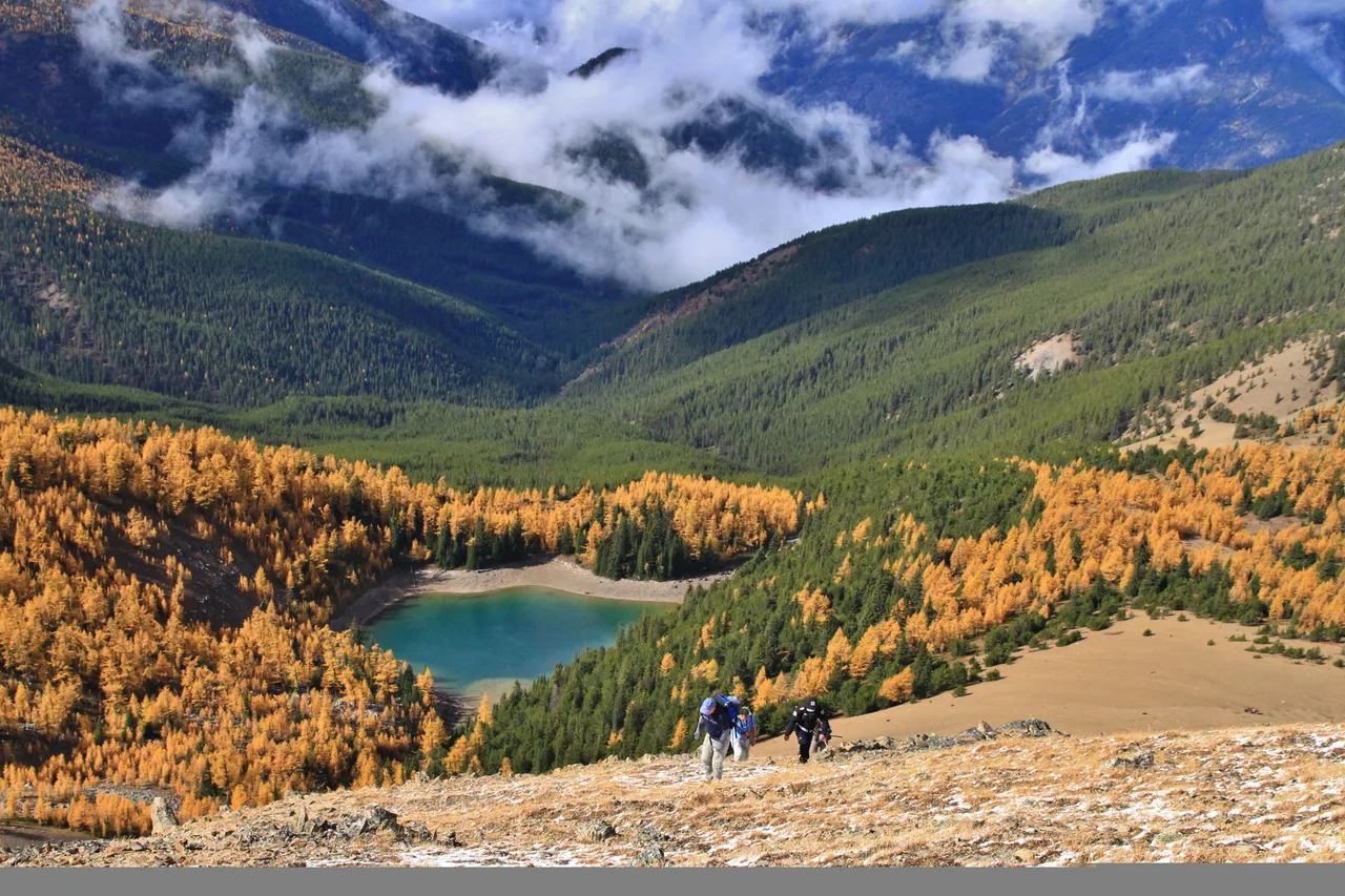 Colourful Summit Ridge Walk