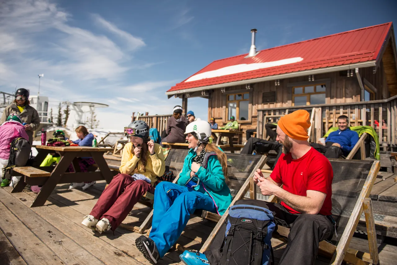 Spring Apres on a Sun-Soaked Summit Hit Patio