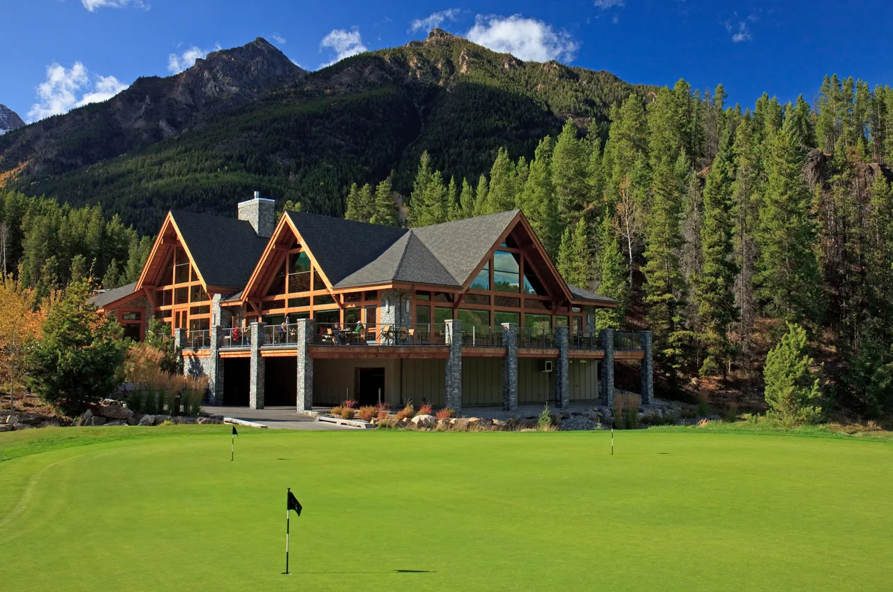 Cliffhanger Restaurant at Greywolf Golf Course