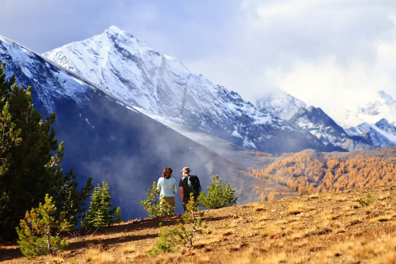 Colourful Summit Ridge Walk