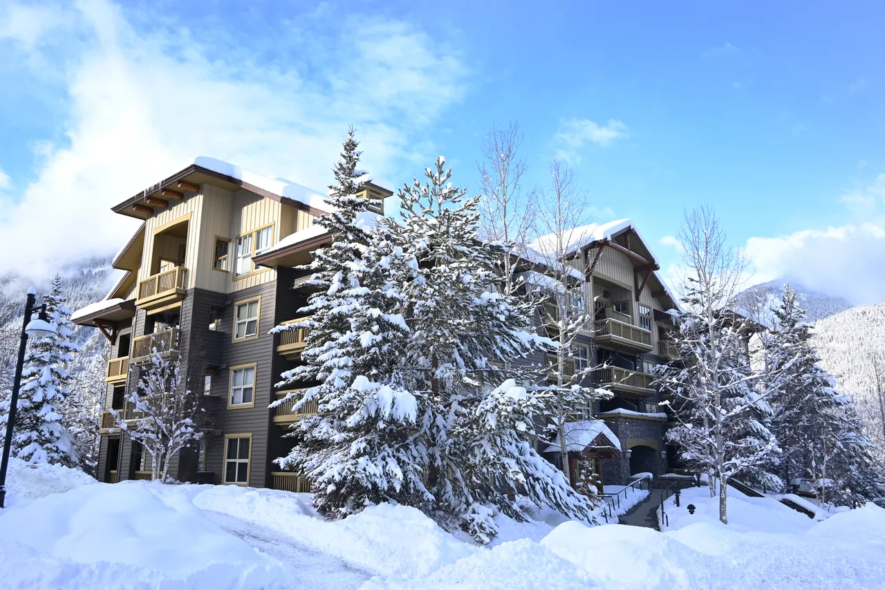 Summit Lodge