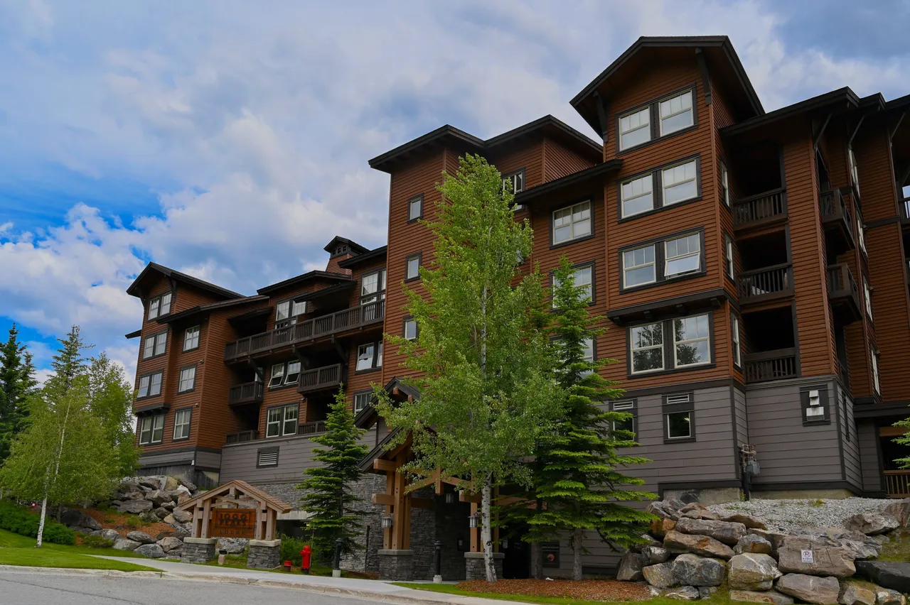 1000 Peaks Lodge