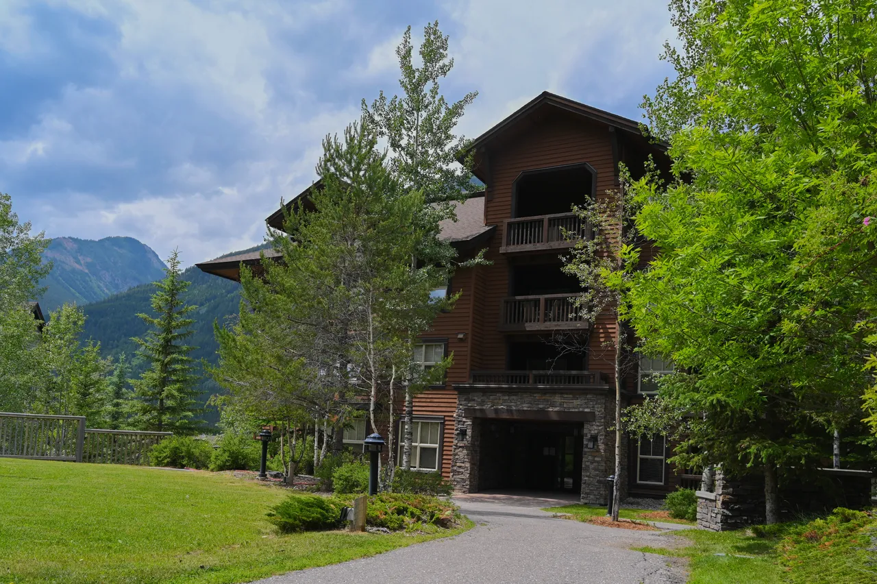 1000 Peaks Lodge