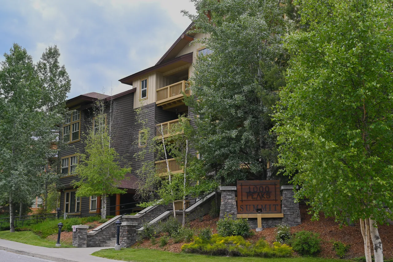 Summit Lodge