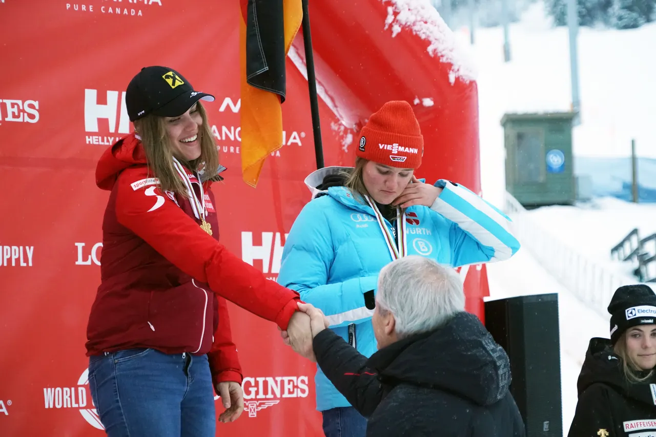 Women's DH | Medal Ceremony